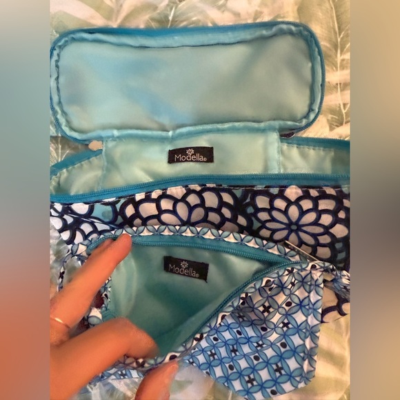 Modella - 2-piece blue, white & black print set of Make-up/Travel bags - Picture 5 of 9